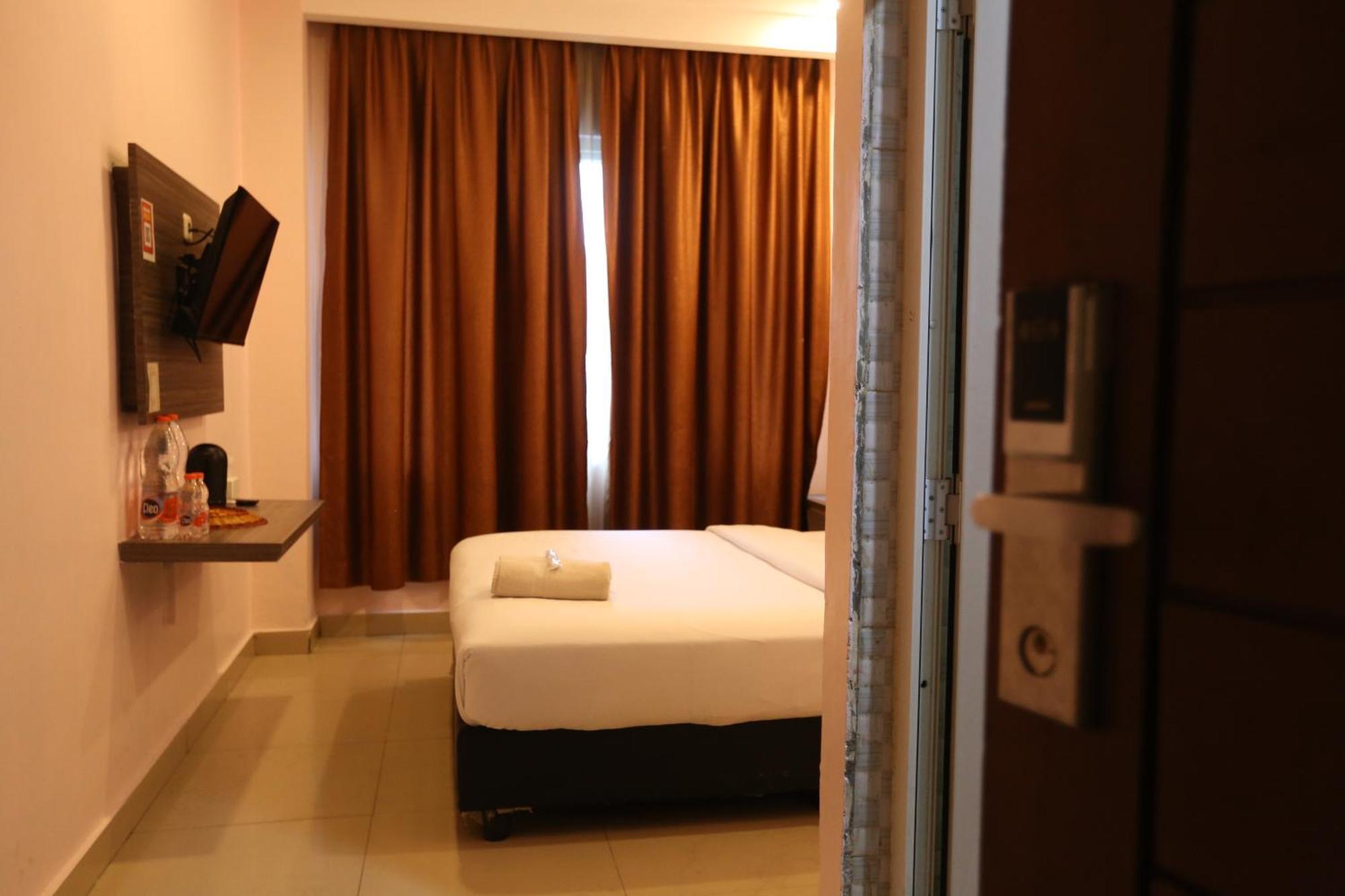 Hotel De'tonga 3*